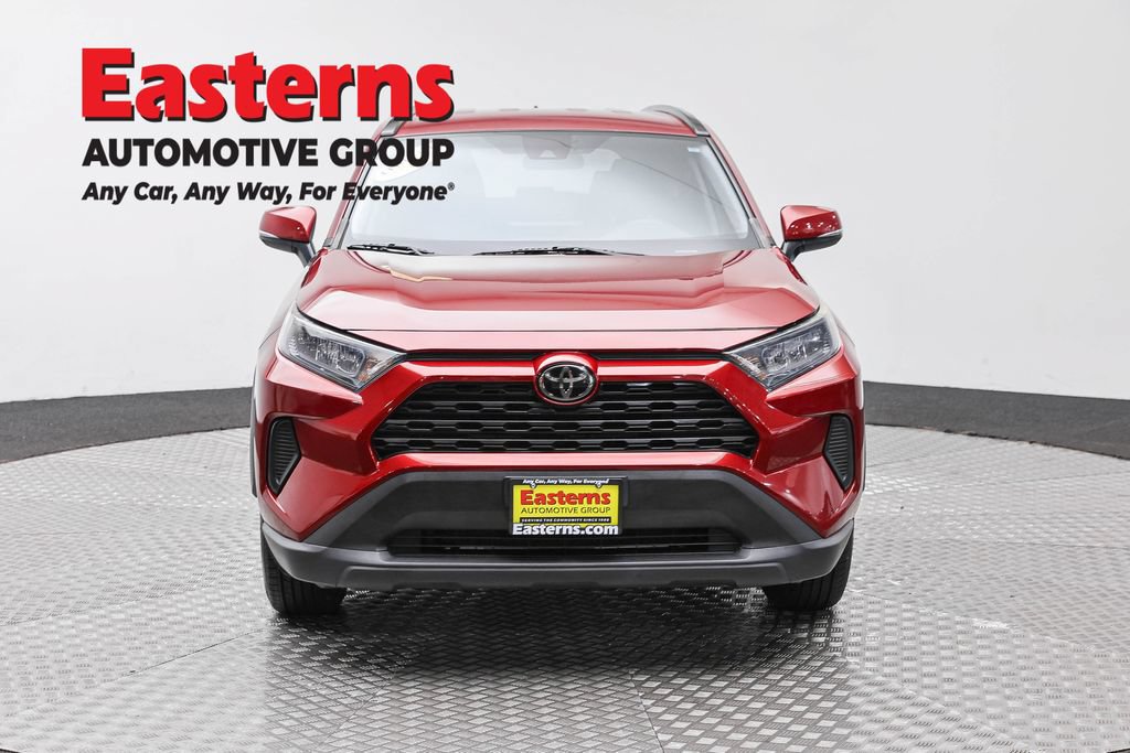 Used 2021 Toyota RAV4 LE AWD/4WD image 4