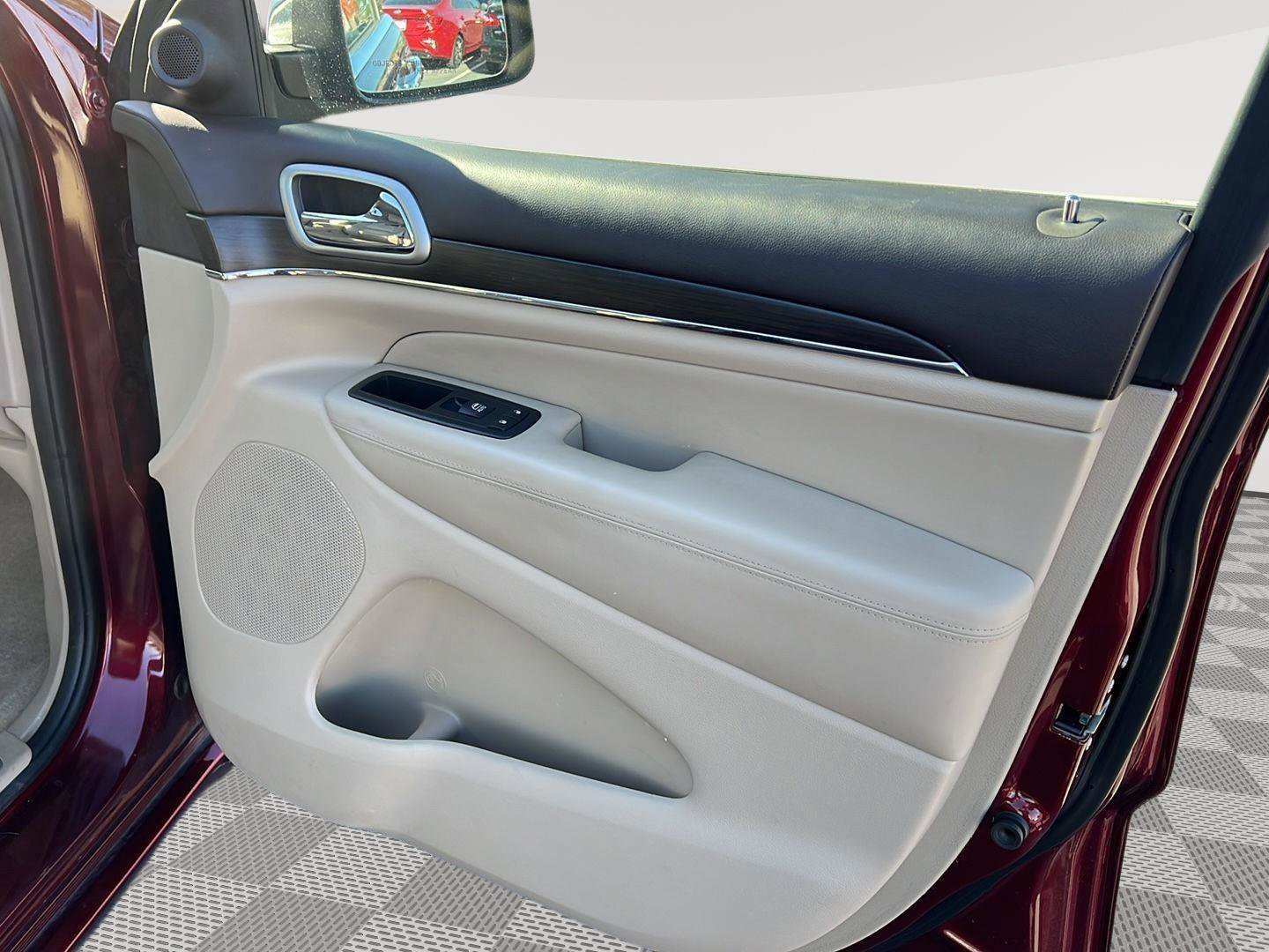 Used 2018 Jeep Grand Cherokee Overland image 20