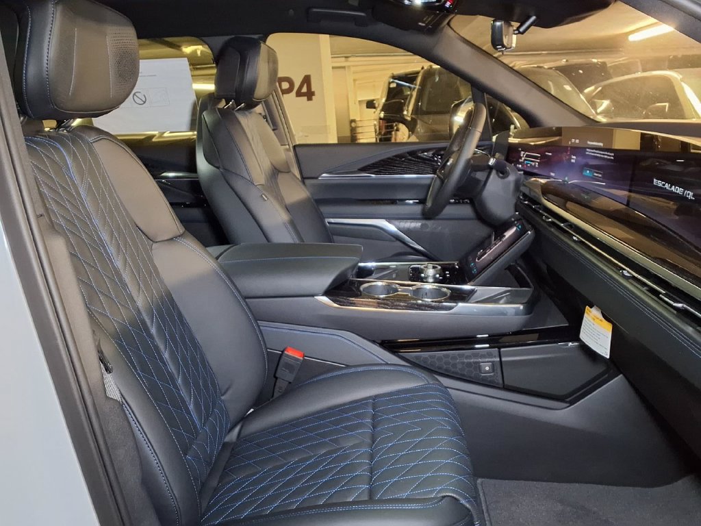 New 2026 Cadillac Escalade IQL Luxury AWD/4WD image 6