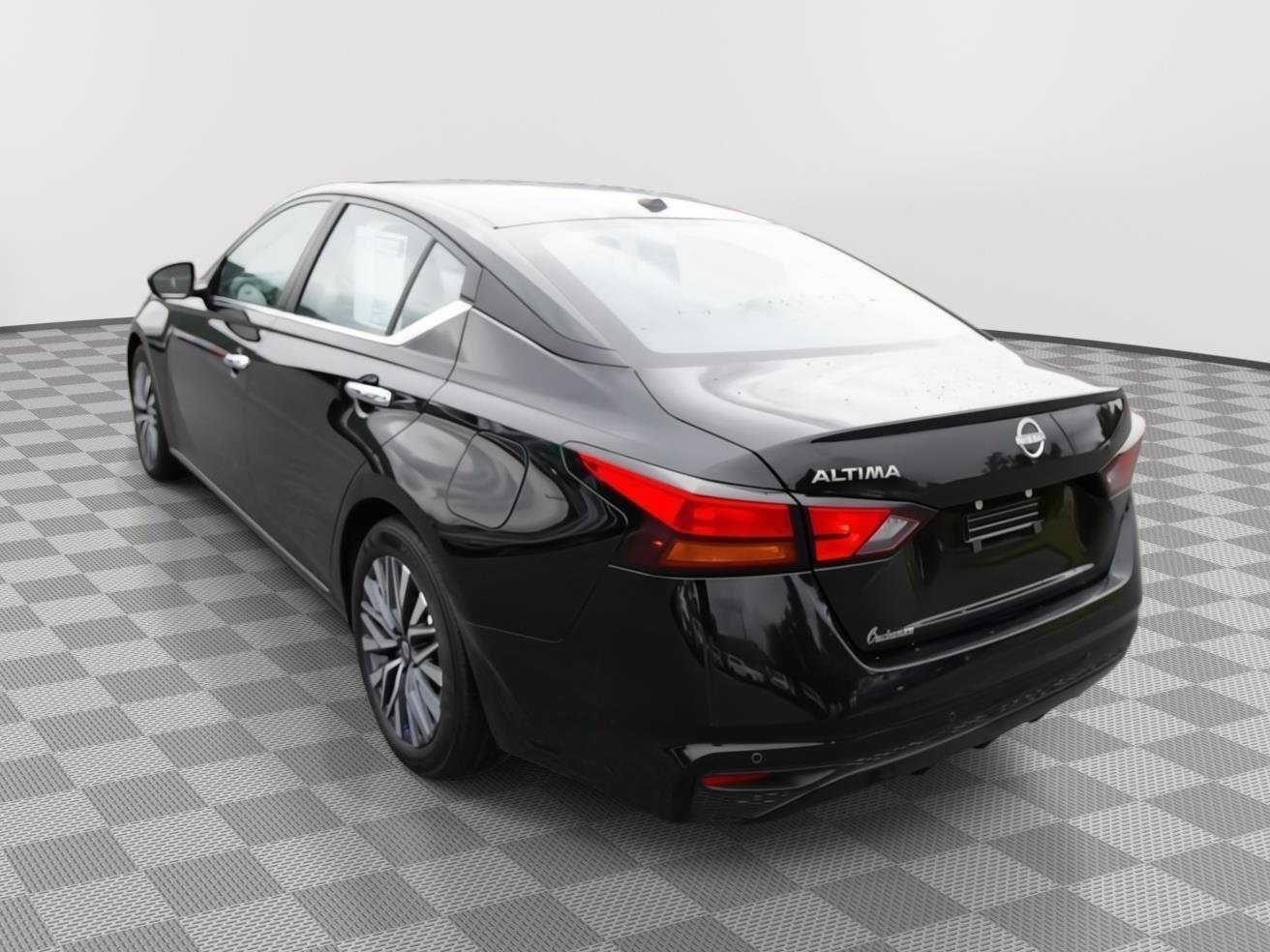 Used 2025 Nissan Altima 2.5 SV FWD image 7