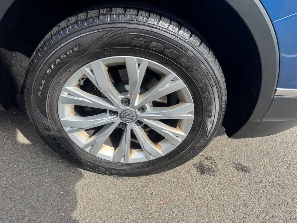 Used 2018 Volkswagen Tiguan SE w/ Panoramic Sunroof Package AWD/4WD image 12