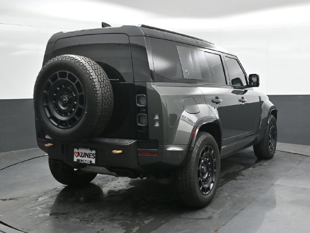 Used 2025 Land Rover Defender 110 AWD/4WD image 3