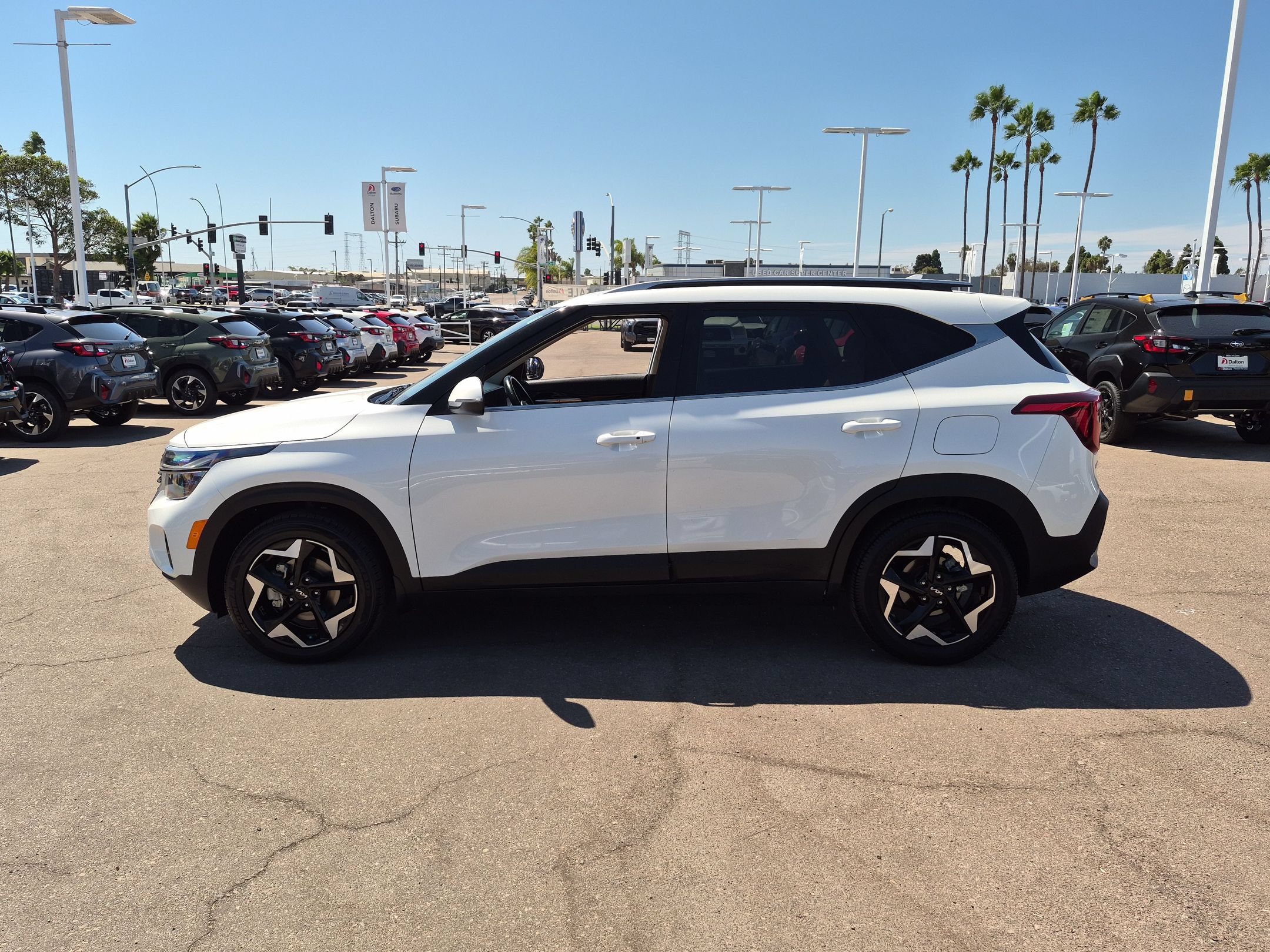Used 2024 Kia Seltos EX FWD image 4