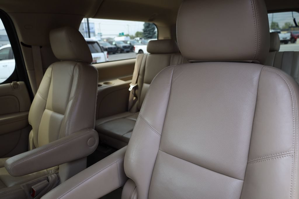 Used 2011 Cadillac Escalade ESV Premium AWD/4WD image 18
