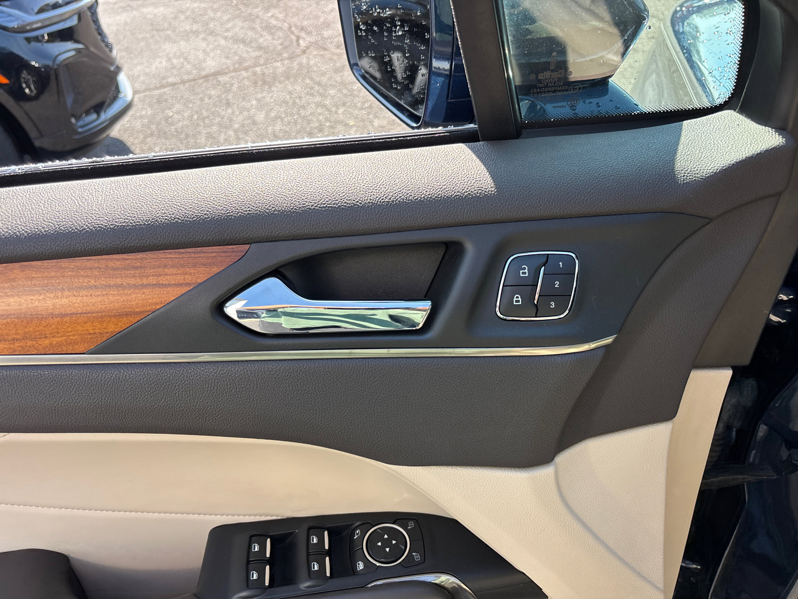 Used 2017 Lincoln MKC Select w/ Select Plus Package FWD image 12