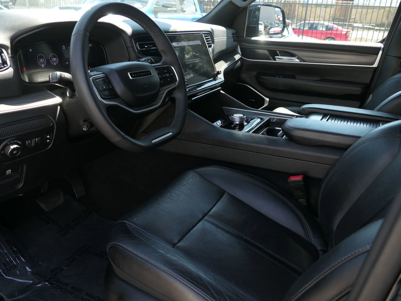 Used 2024 Jeep Wagoneer L Series II image 13