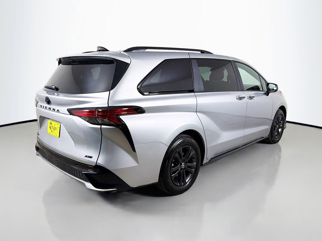 Used 2025 Toyota Sienna XSE w/ XSE Plus Package image 6