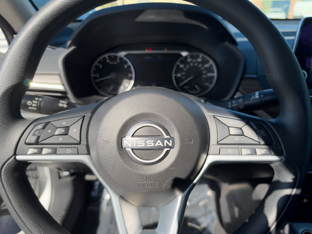 Used 2025 Nissan Altima 2.5 SV FWD image 25