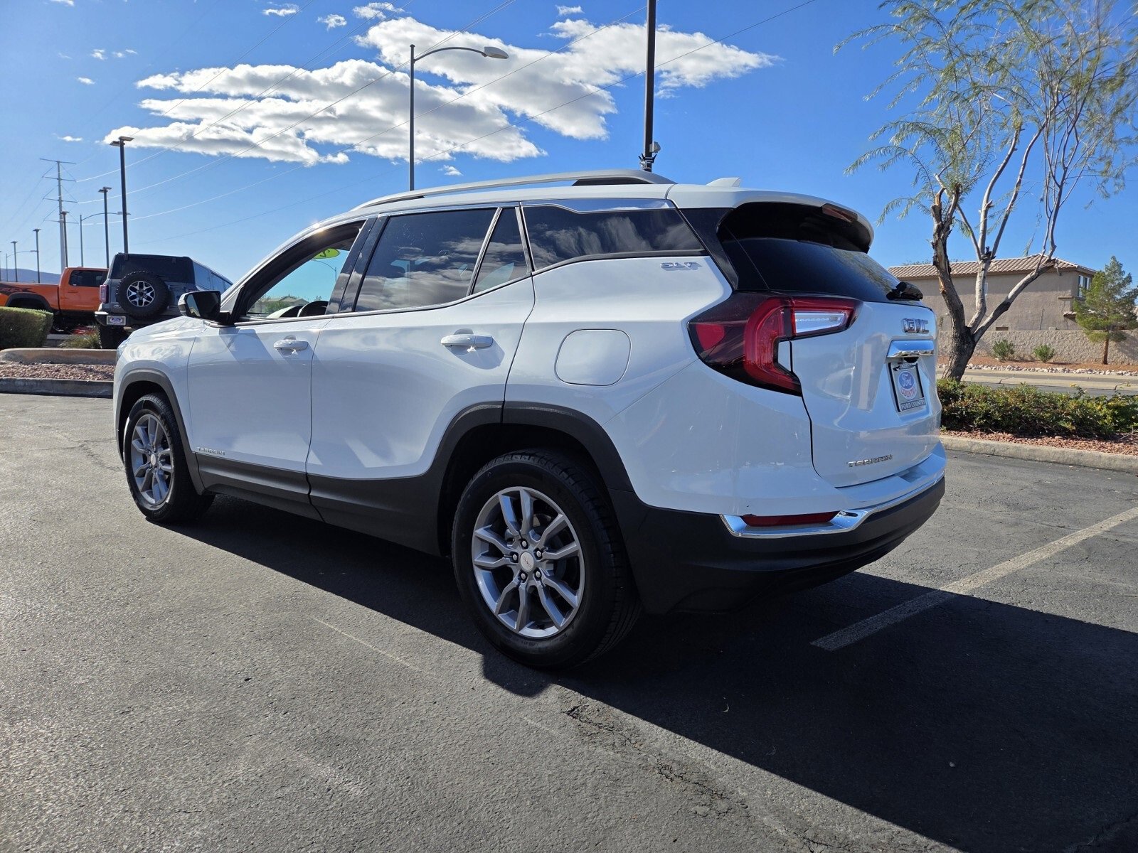 Used 2024 GMC Terrain SLT image 4