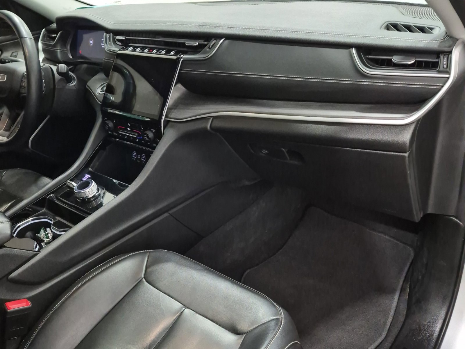 Used 2022 Jeep Grand Cherokee Limited image 13
