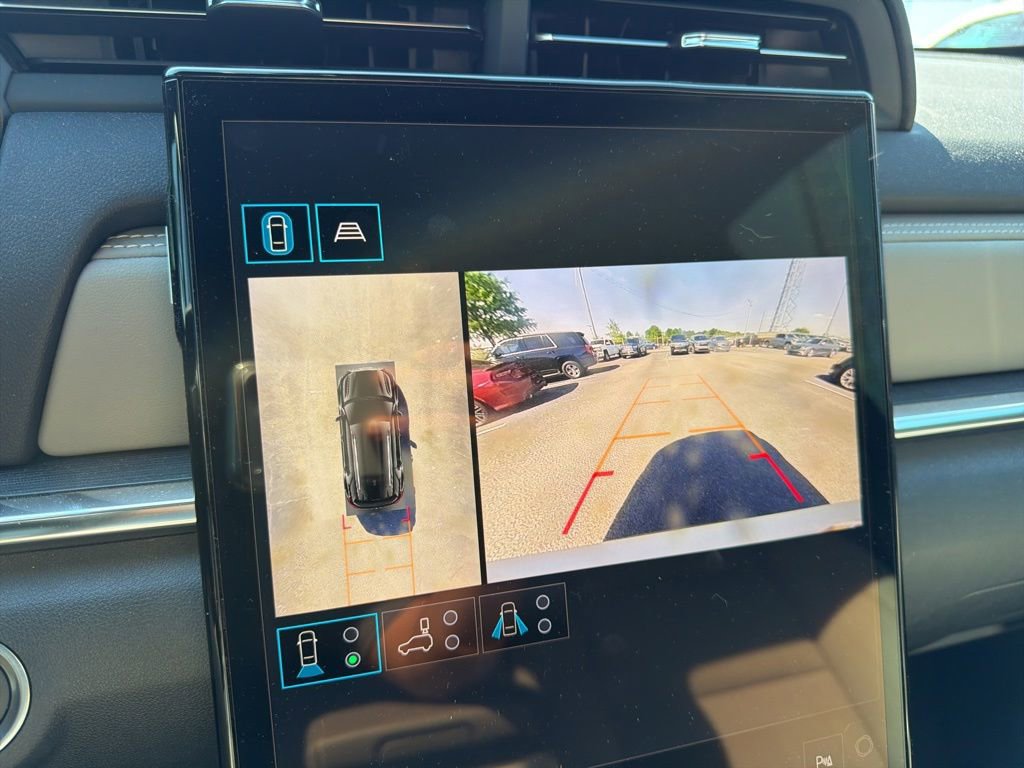 Used 2025 GMC Terrain Elevation w/ Elevation Premium Package FWD image 21