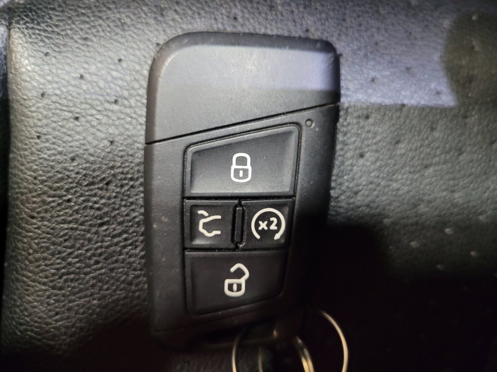 Used 2022 Volkswagen Tiguan SE image 32