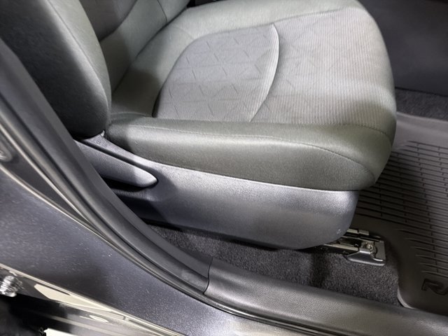 Used 2025 Toyota RAV4 XLE FWD image 37