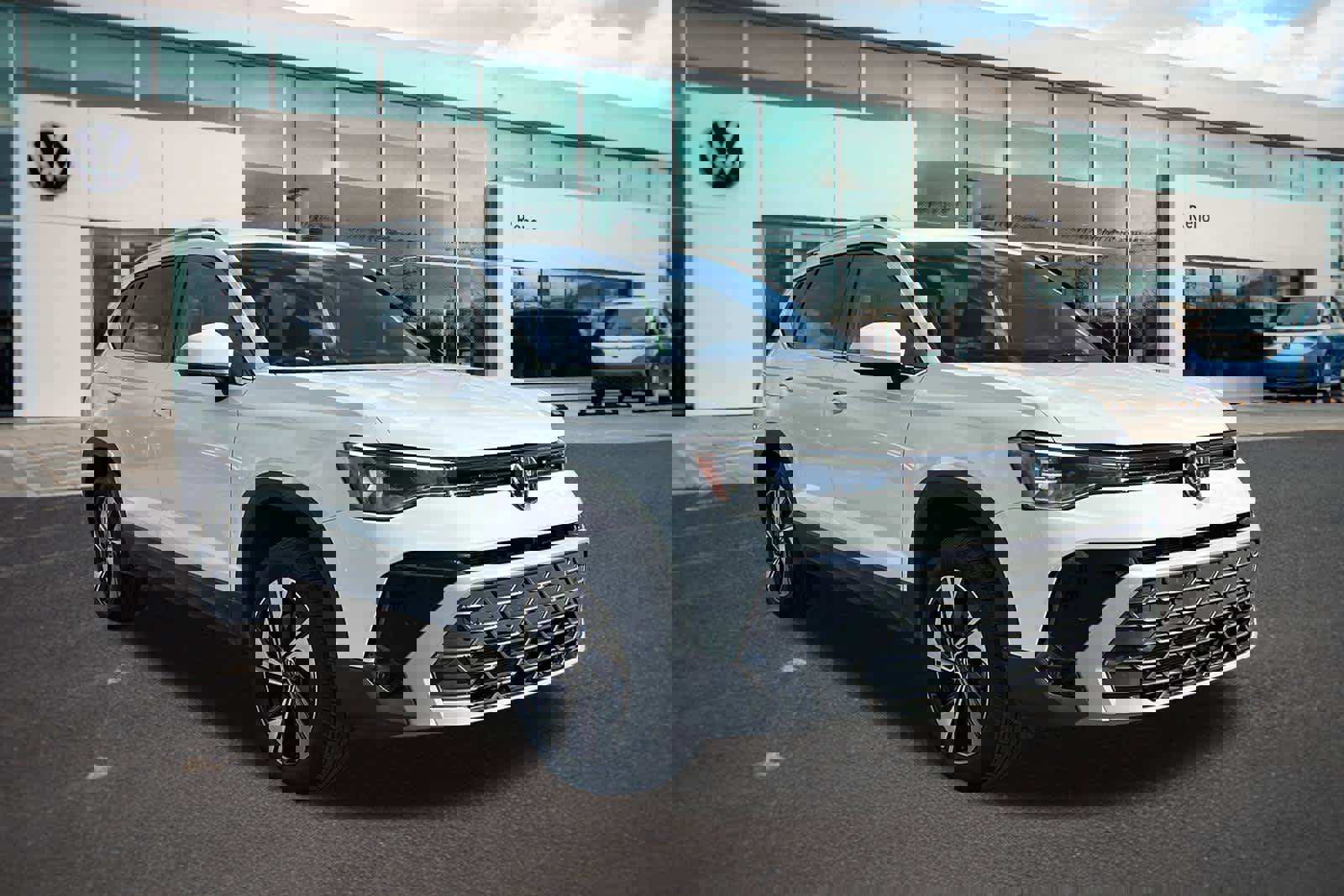 Used 2025 Volkswagen Taos SE image 3