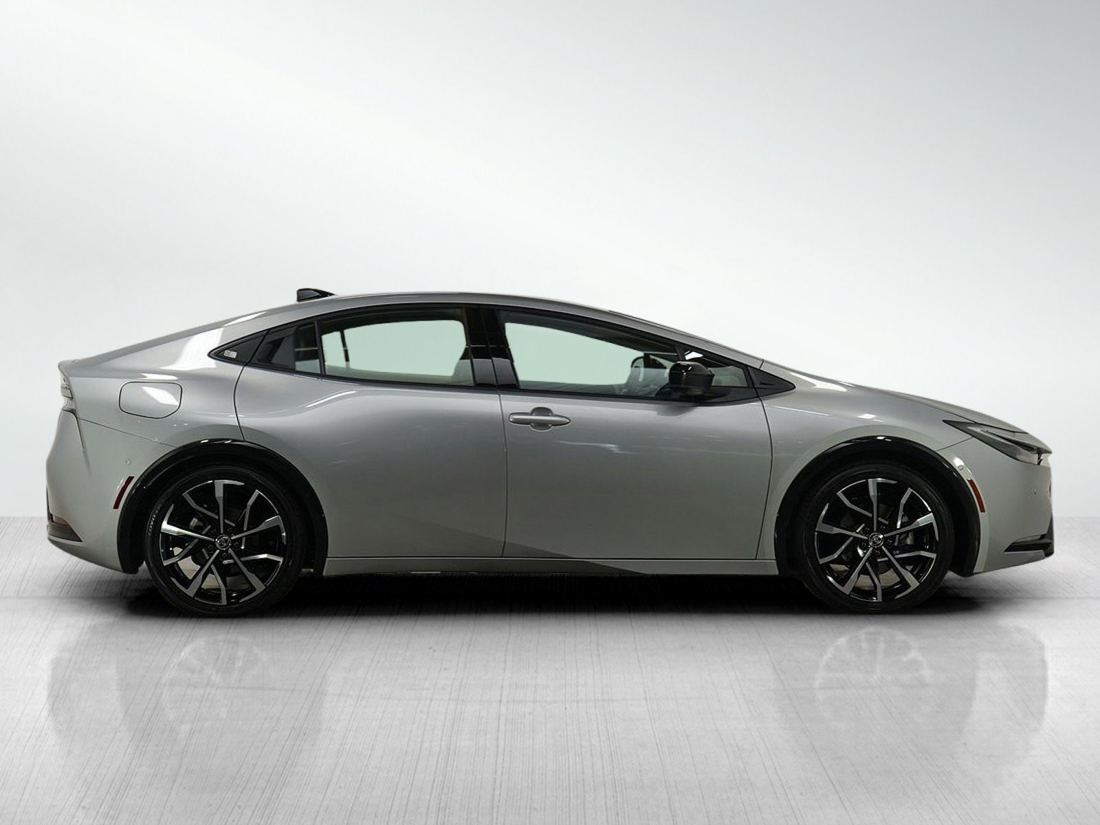 Used 2025 Toyota Prius Plug-In Hybrid image 8