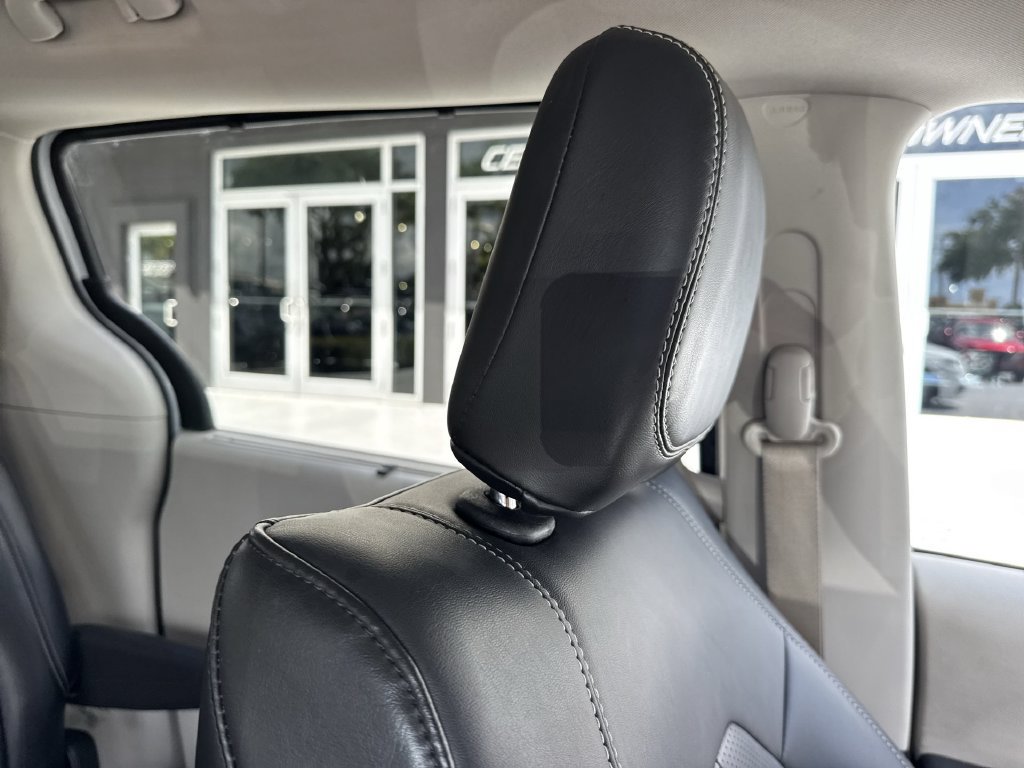 Used 2024 Chrysler Pacifica Touring-L FWD image 20