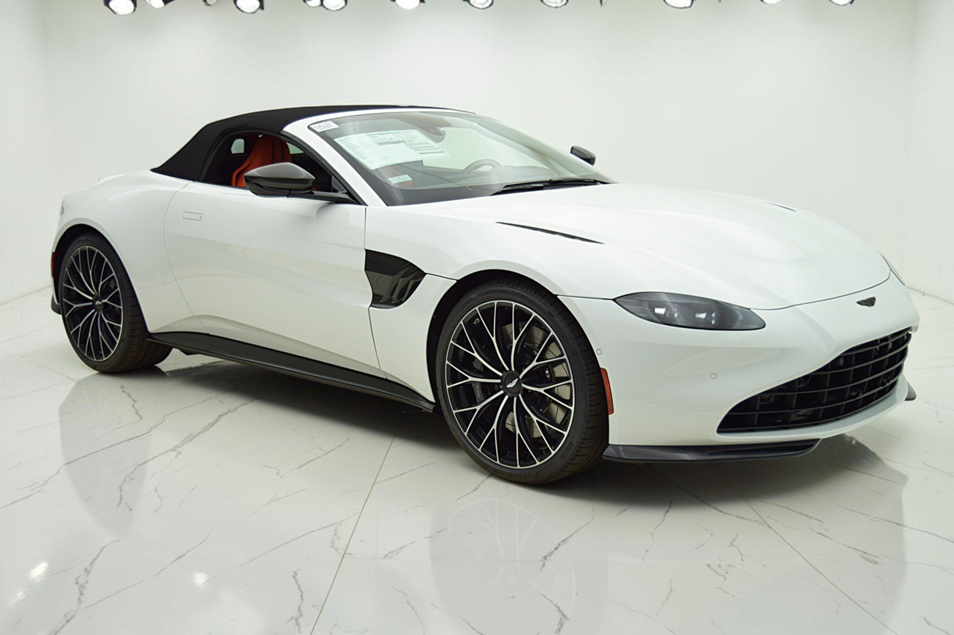Used 2023 Aston Martin V8 Vantage Roadster RWD image 22