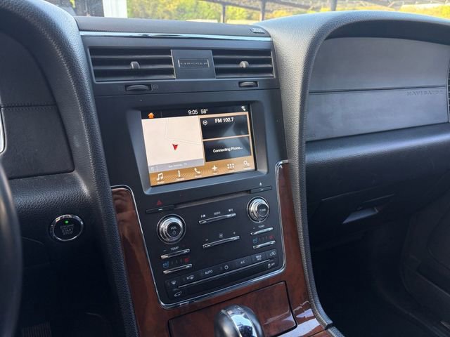 Used 2017 Lincoln Navigator Select image 10