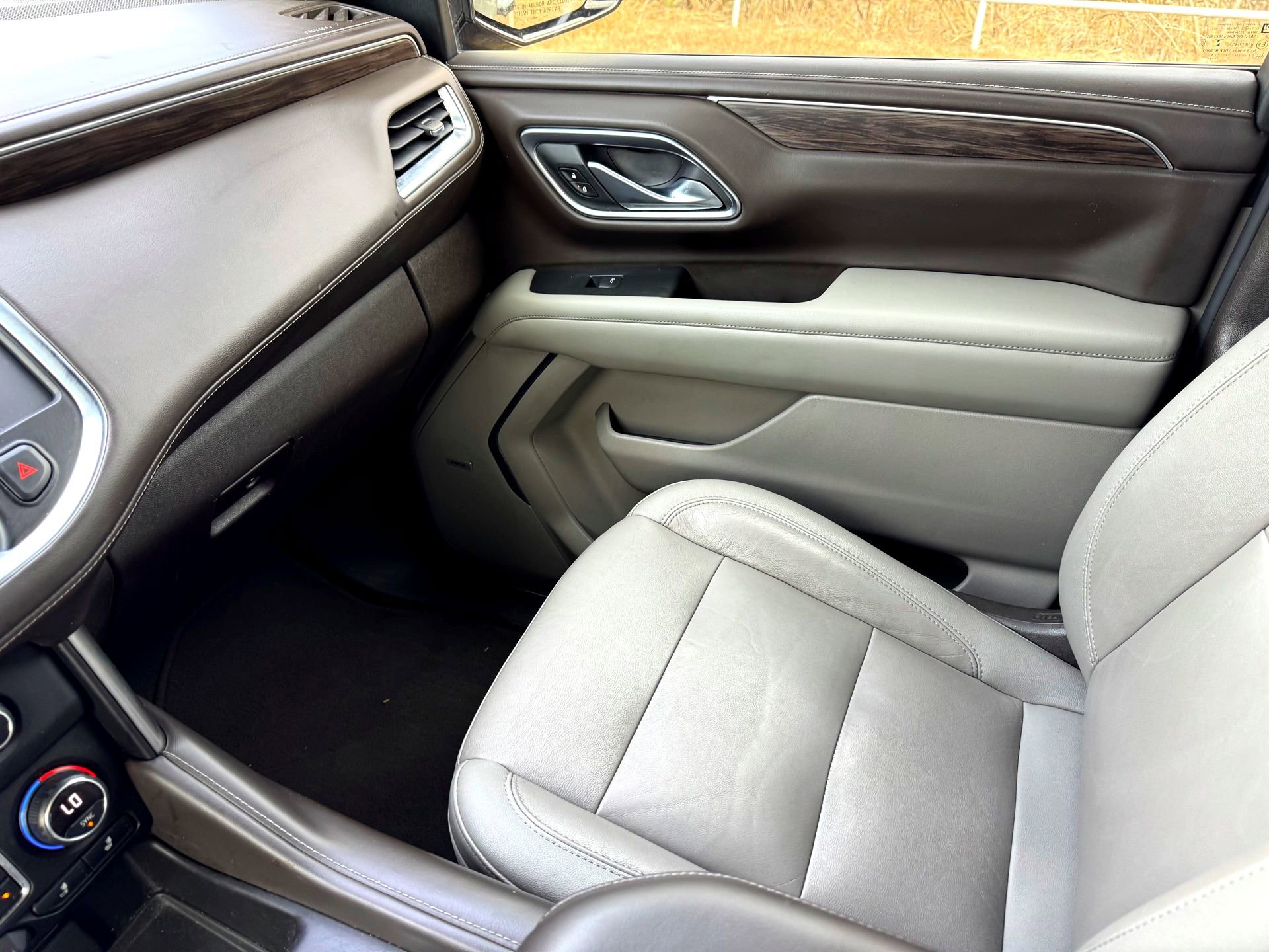 Used 2021 Chevrolet Tahoe Z71 w/ Z71 Off-Road Package image 32