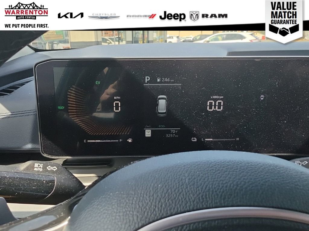 Certified 2025 Kia Carnival EX FWD image 13