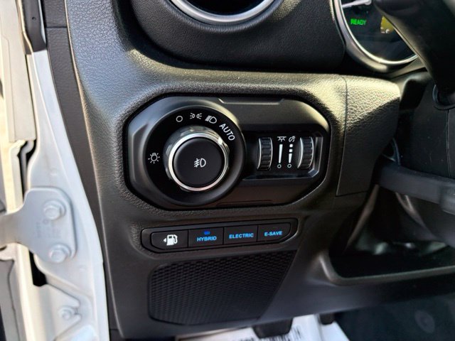 Used 2022 Jeep Wrangler Unlimited Sahara AWD/4WD image 25