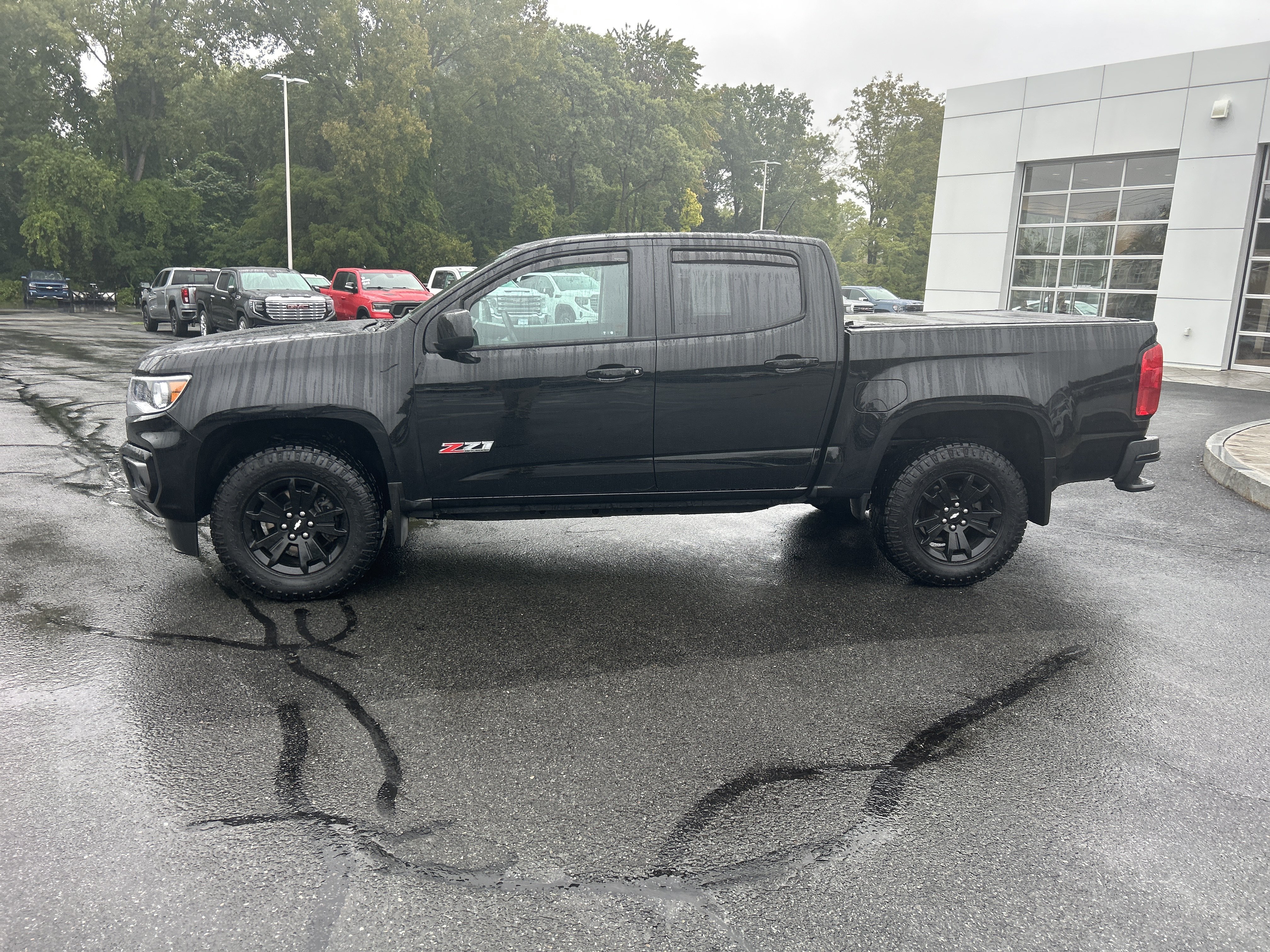 Used 2022 Chevrolet Colorado Z71 w/ Z71 Midnight Edition AWD/4WD image 2
