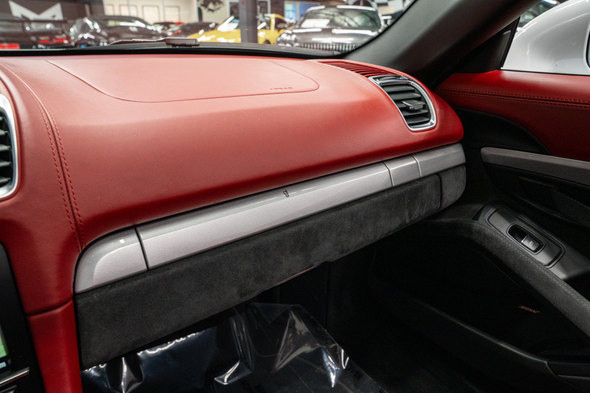 Used 2016 Porsche Boxster Spyder RWD image 33