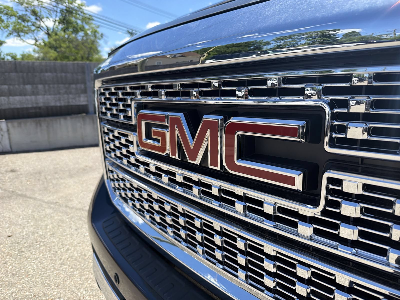 Used 2018 GMC Sierra 2500 Denali w/ Duramax Plus Package AWD/4WD image 13