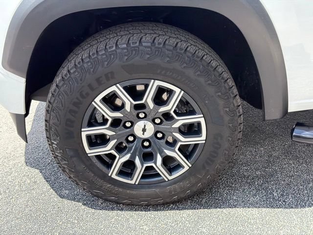 Used 2024 Chevrolet Colorado Z71 w/ Z71 Convenience Package 2 AWD/4WD image 11