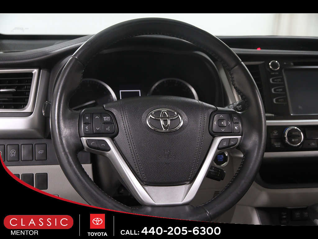 Used 2017 Toyota Highlander XLE AWD/4WD image 7