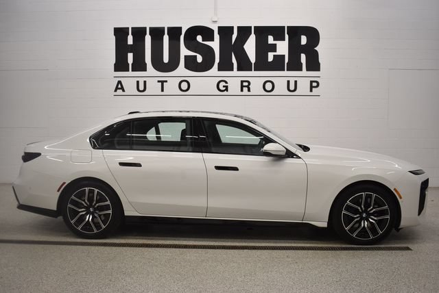 Used 2024 BMW 740i xDrive w/ Executive Package AWD/4WD image 2