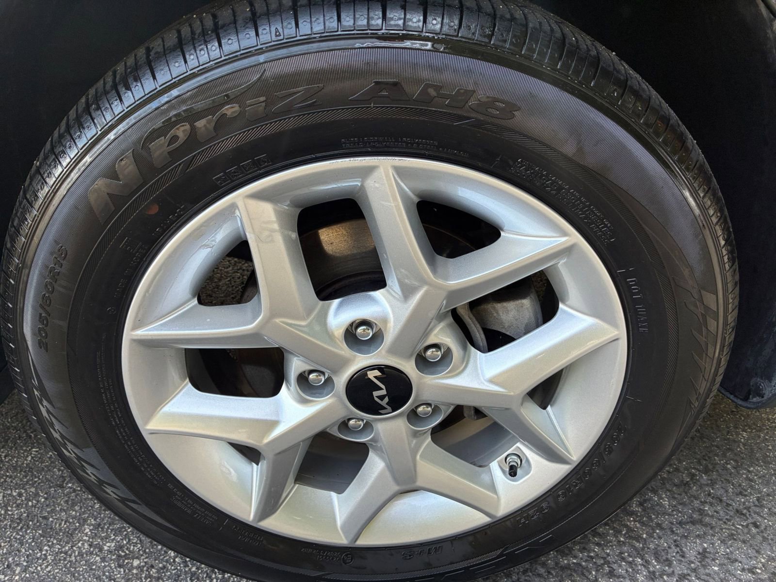 Used 2025 Kia Soul LX w/ LX Technology Package FWD image 31