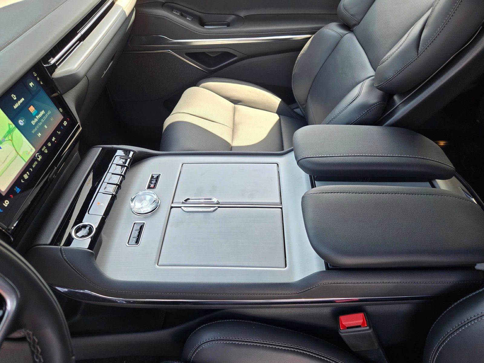 New 2026 Lincoln Navigator L Reserve AWD/4WD image 11