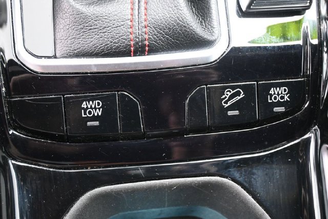 Used 2025 Jeep Compass Trailhawk AWD/4WD image 29