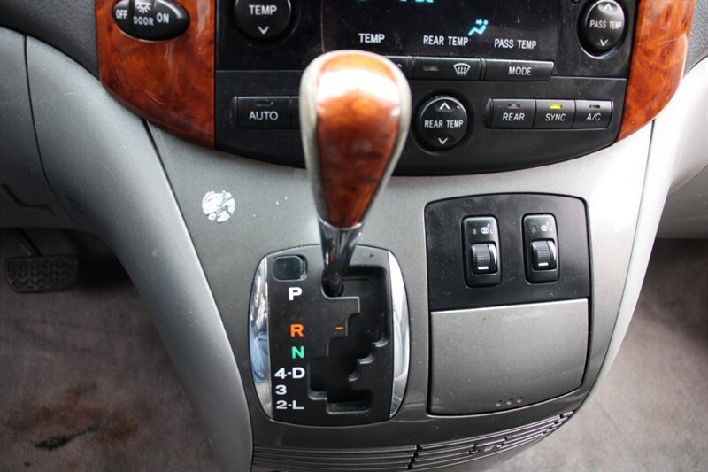 Used 2009 Toyota Sienna XLE Limited AWD/4WD image 8