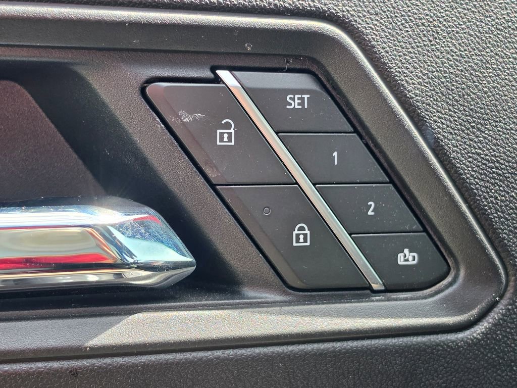 Used 2025 GMC Canyon Denali image 15