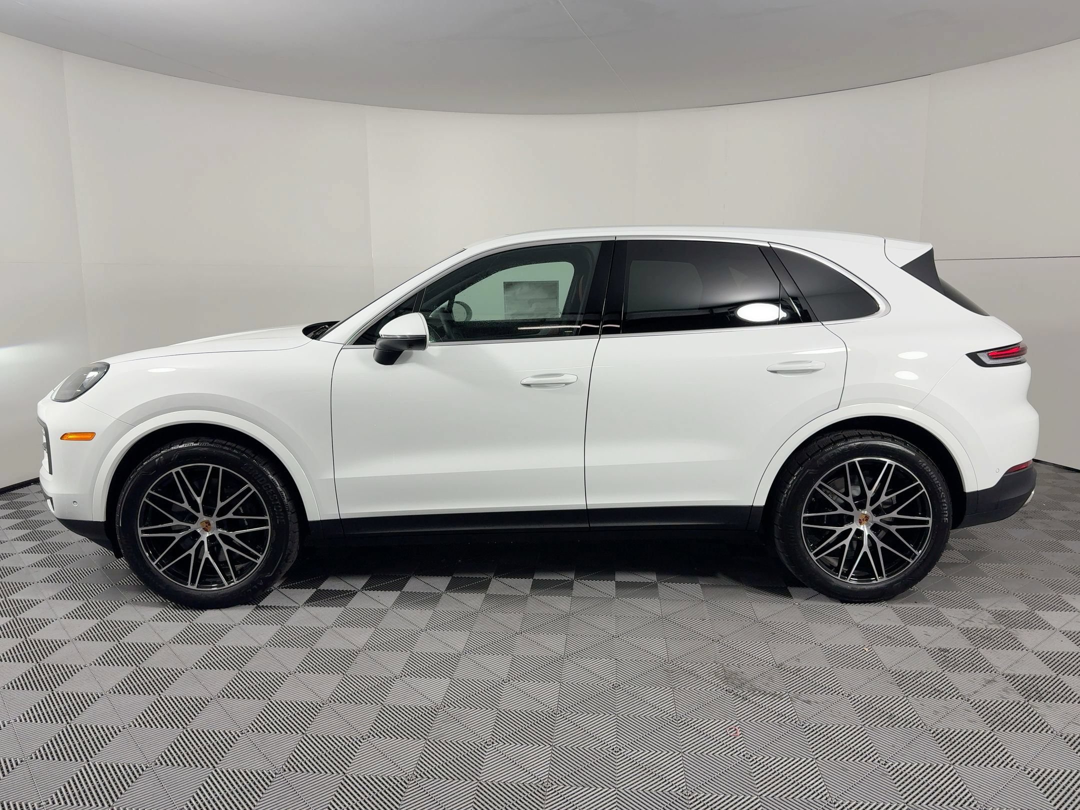 Certified 2026 Porsche Cayenne AWD/4WD image 2