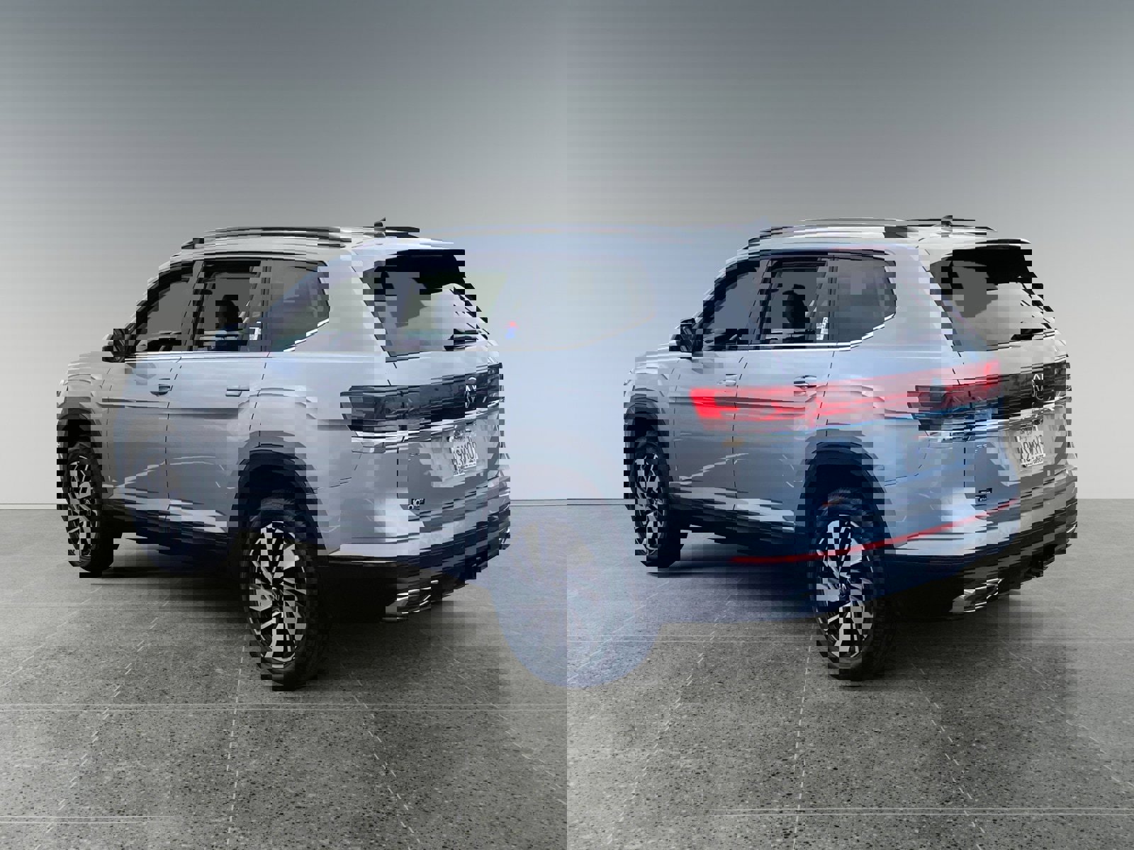 Used 2024 Volkswagen Atlas SE image 3