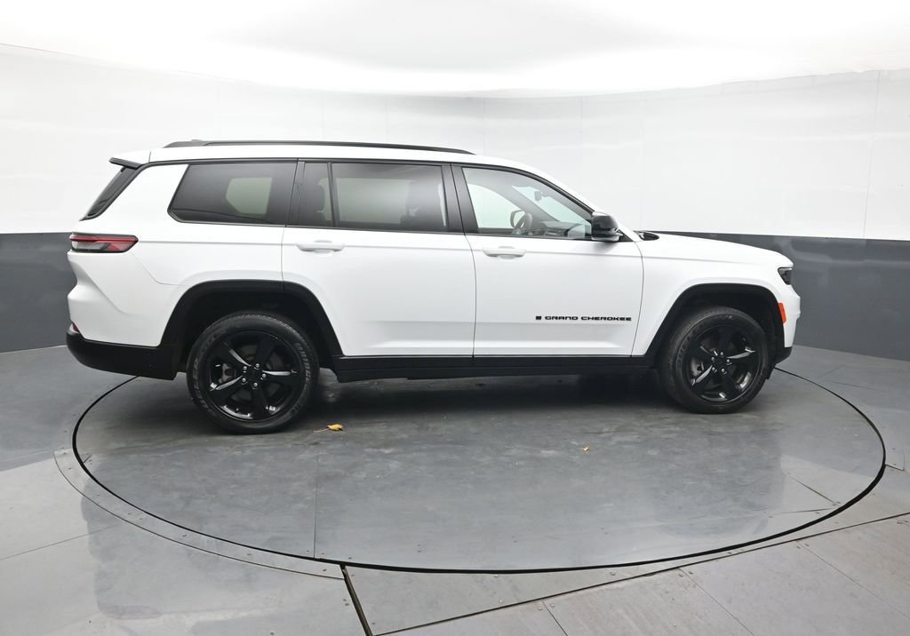 Used 2023 Jeep Grand Cherokee L Laredo image 7