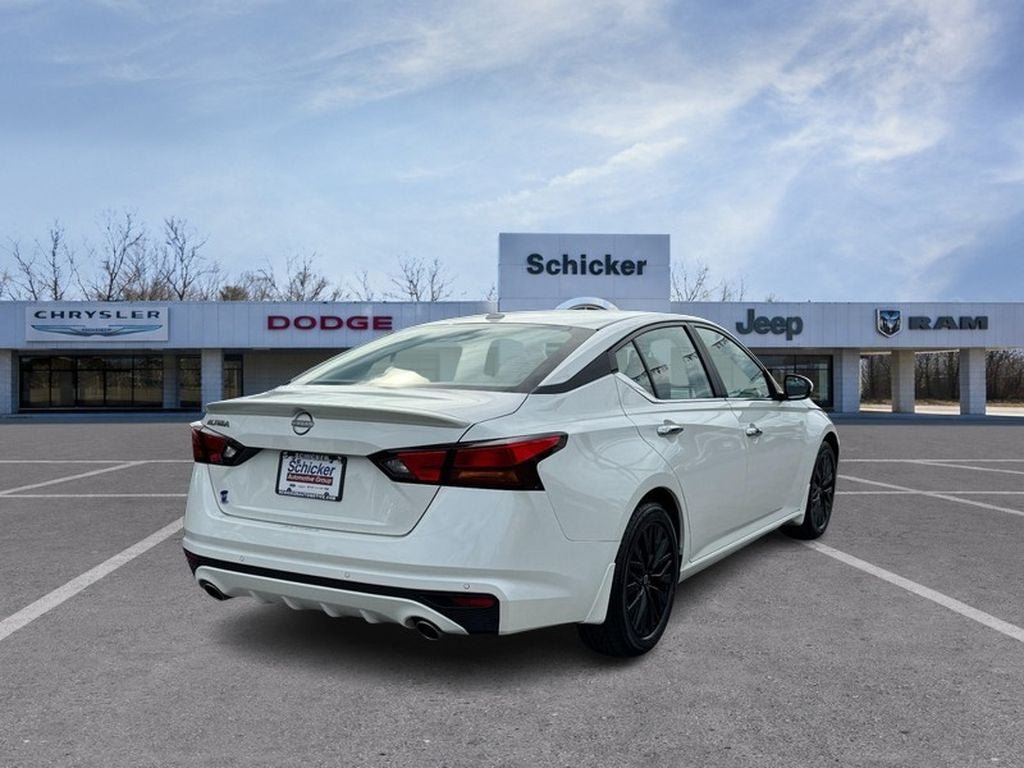 Used 2025 Nissan Altima 2.5 SV w/ SV Special Edition Package FWD image 3