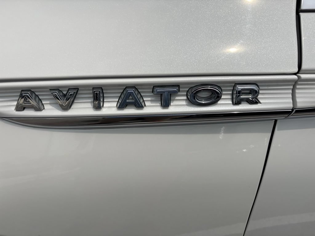 Used 2022 Lincoln Aviator Reserve w/ Equipment Group 201A RWD image 16