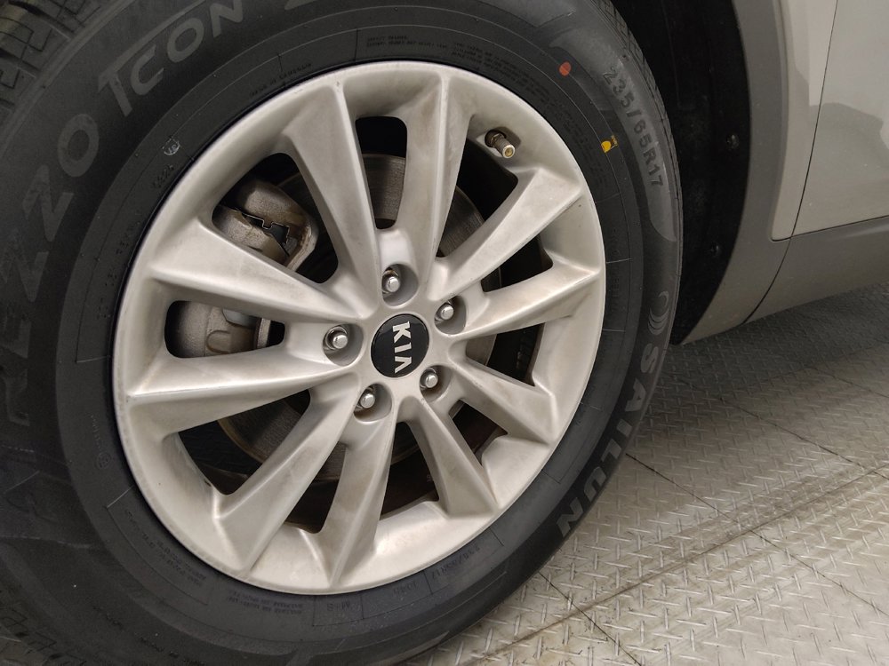 Used 2019 Kia Sorento L FWD image 31