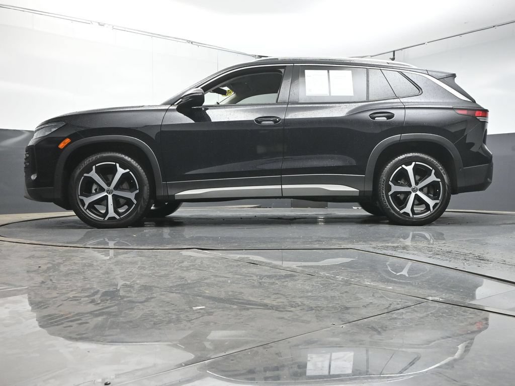 Used 2025 Volkswagen Tiguan SE FWD image 35