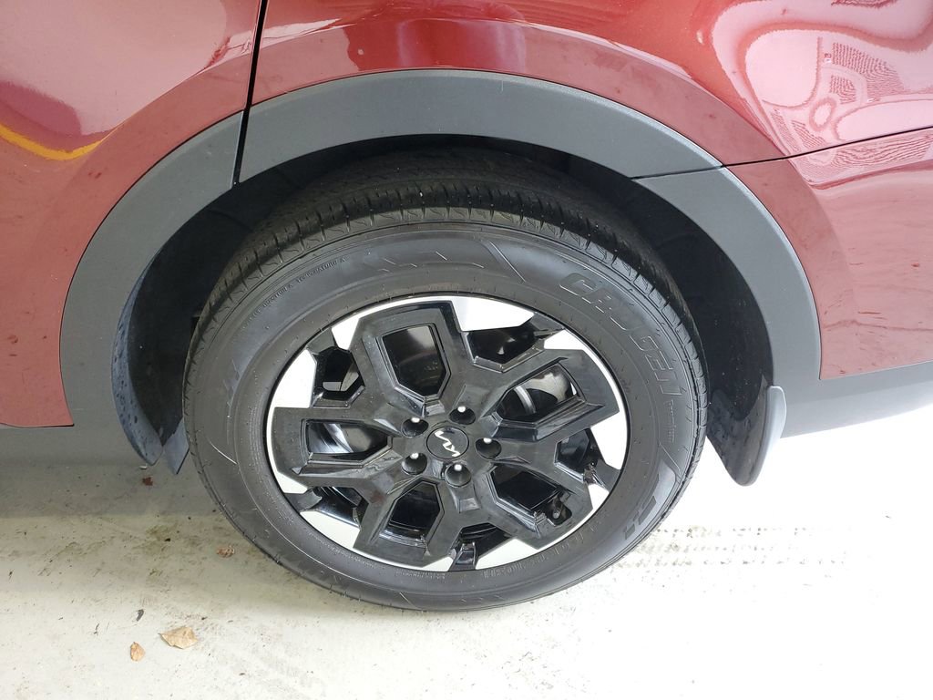 Certified 2025 Kia Sorento S image 9