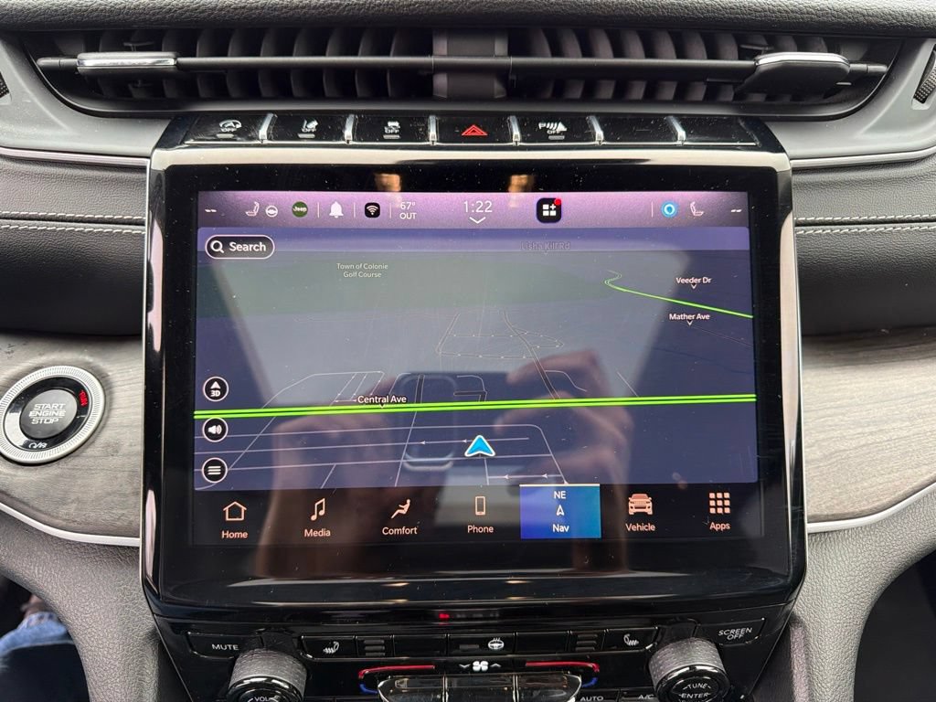 Used 2023 Jeep Grand Cherokee L Limited AWD/4WD image 26
