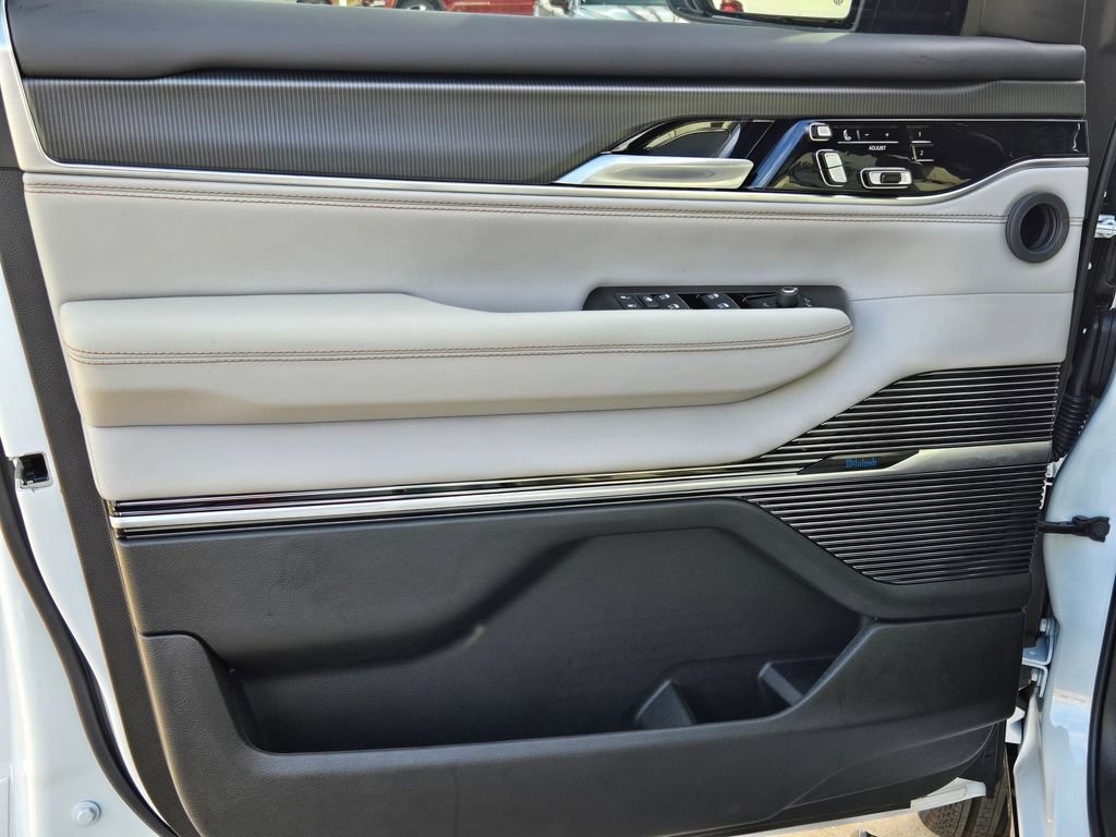 New 2026 Jeep Grand Wagoneer Summit AWD/4WD image 14