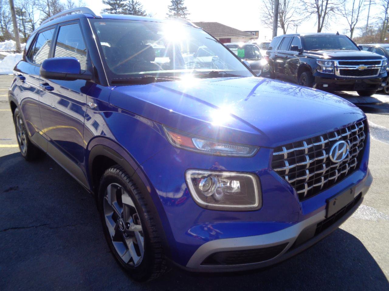 Used 2023 Hyundai Venue Limited image 15