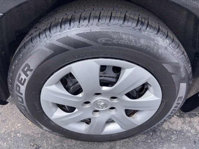 Used 2010 Toyota Camry LE FWD image 23
