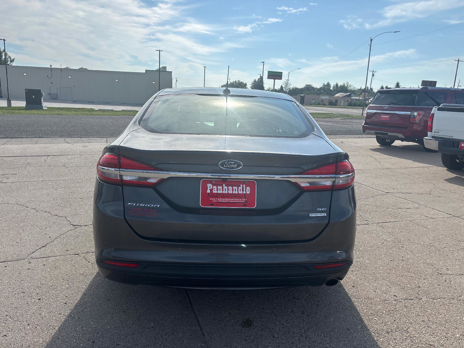 Used 2017 Ford Fusion SE w/ Fusion SE Technology Package image 4