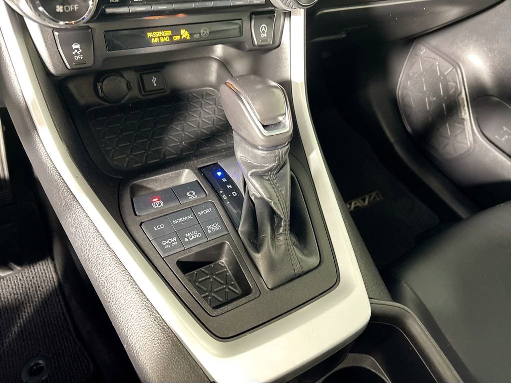 Used 2022 Toyota RAV4 XLE Premium w/ Carpet Mat Package (TMS) AWD/4WD image 17